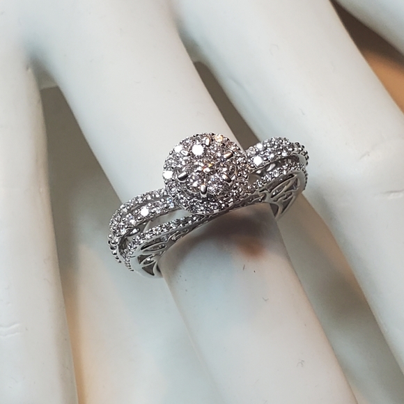 Original Design 14K white Gold Diamond Ring - Picture 1 of 11